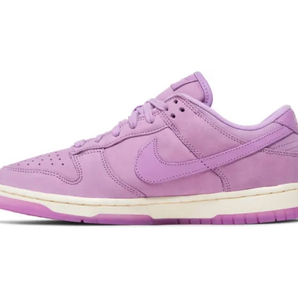 Nike Women’s intense Fuchsia Dunks